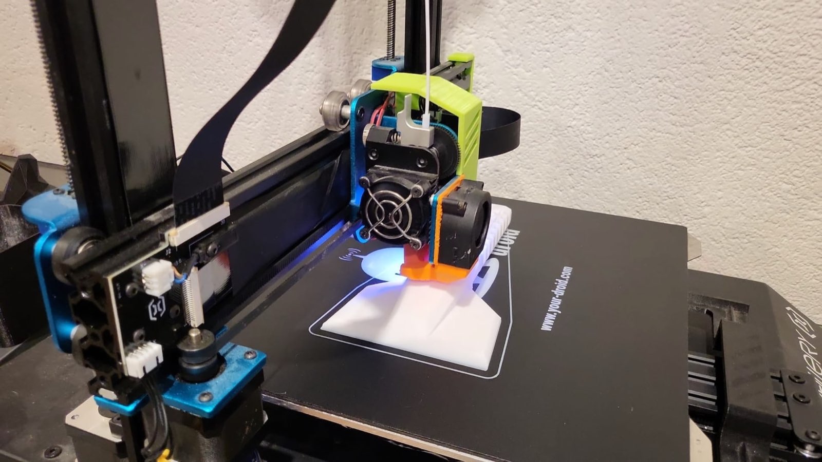 3D-Drucker während eines Drucks